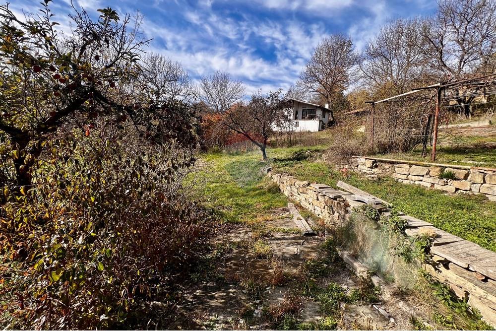 Селска къща - За продажба - гр. Елена, Област Велико Търново, България - 20241104_103223457_iOS.jpg - 360431001-618