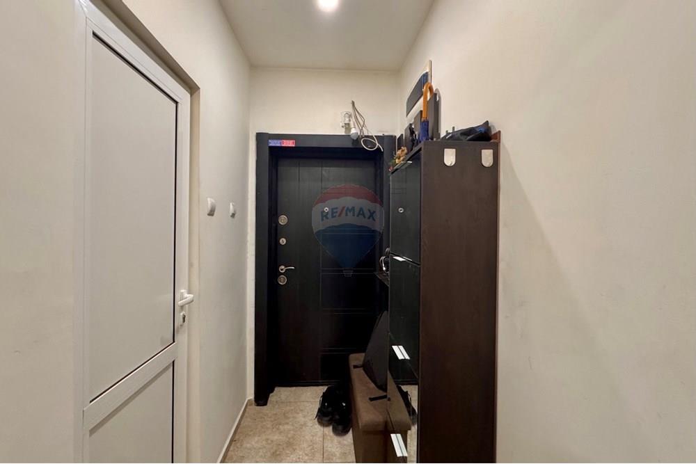 Апартамент - За продажба - гр. Русе, Област Русе, България - viber_изображение_2025-11-05_14-46-19-106.jpg - Коридор - 360451033-101