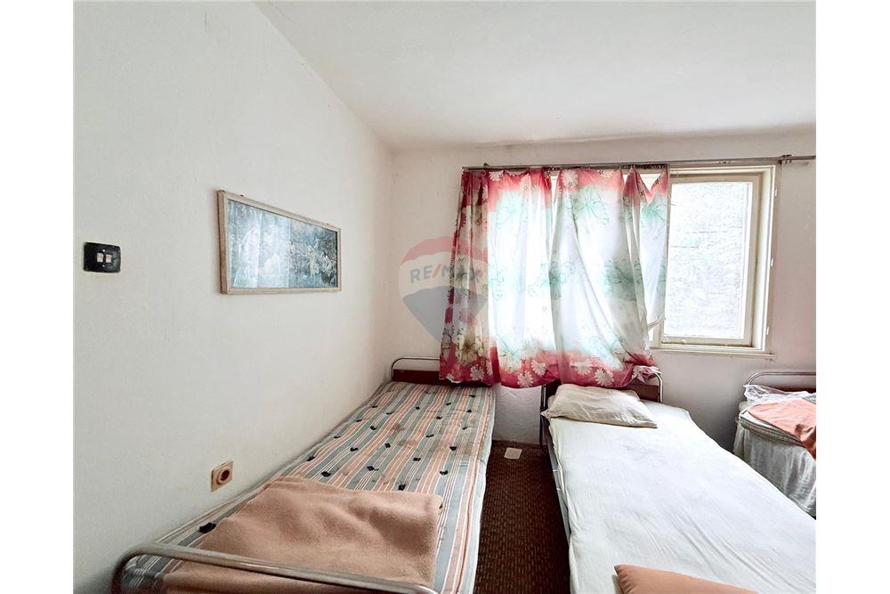 Градска къща - За продажба - гр. Балчик, Област Добрич, България - Първа спалня с преход към втора спалня/ етаж 1 - Спалня - 360321025-243