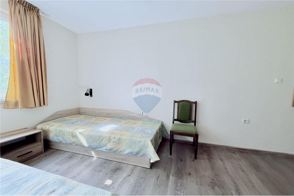 Имение - За продажба - с. Аспарухово, Област Варна, България - Шеста спалня с баня и тоалетна в едно помещение към нея/ етаж 2 - Спалня - 360321025-228