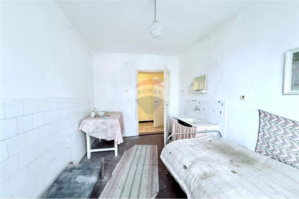 Градска къща - За продажба - гр. Балчик, Област Добрич, България - Кухня с достъп от всекидневна/ етаж 1 - Кухня - 360321025-243