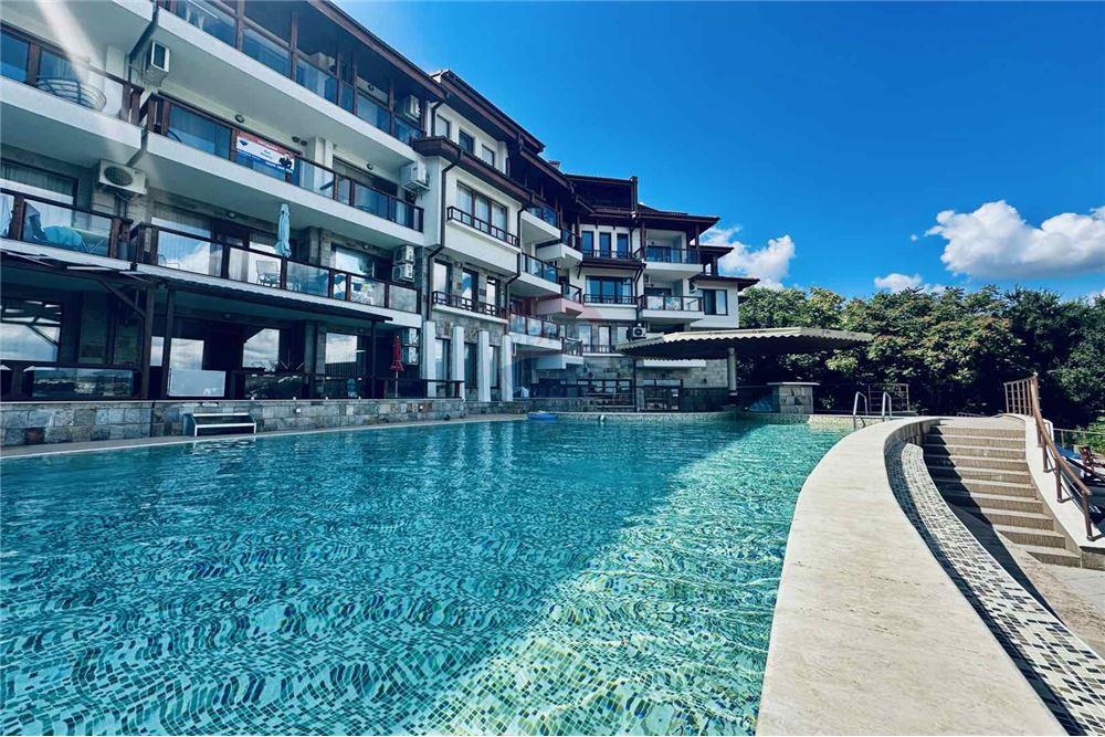 Апартамент - За продажба - гр. Балчик, Област Добрич, България - Общи части и аранжиран двор с басейн - Друга - 360321025-235