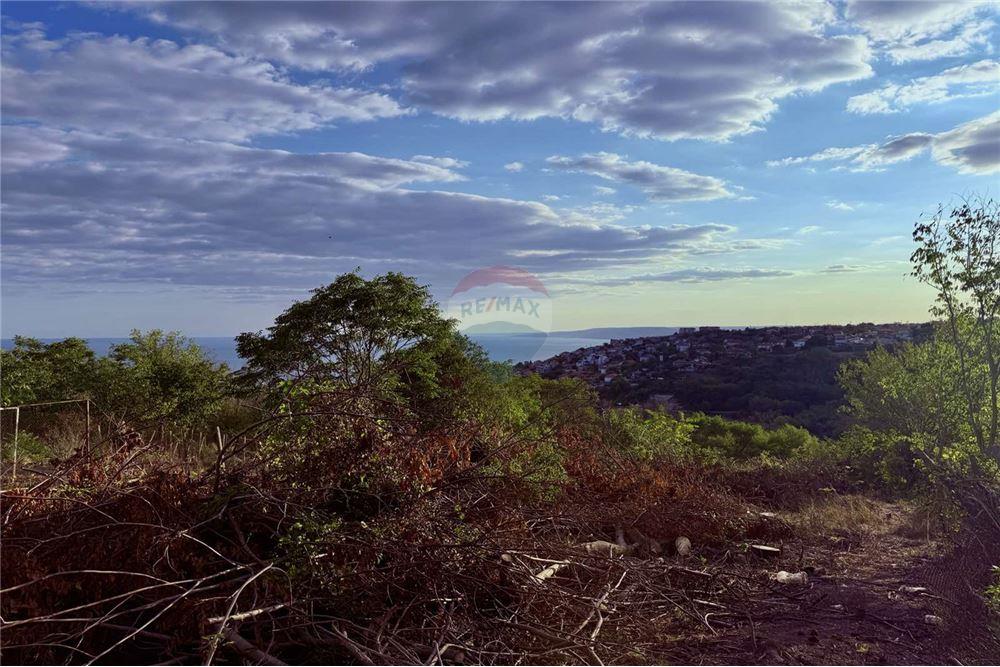 Поземлен имот - За продажба - гр. Балчик, Област Добрич, България - Двор - Двор - 360321025-237