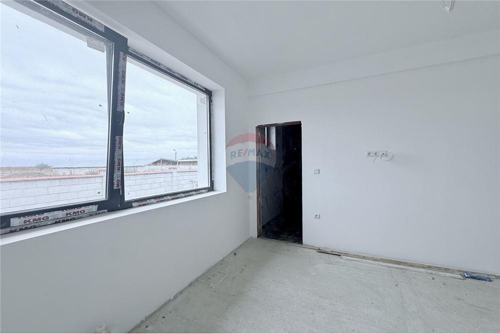 Селска къща - За продажба - с. Соколово, Област Добрич, България - Първа спалня с баня и тоалетна в едно помещение към нея - Спалня - 360321025-241