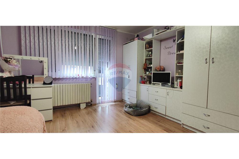 Етаж от къща - За продажба - гр. Аксаково, Област Варна, България - 5 - 360301003-180