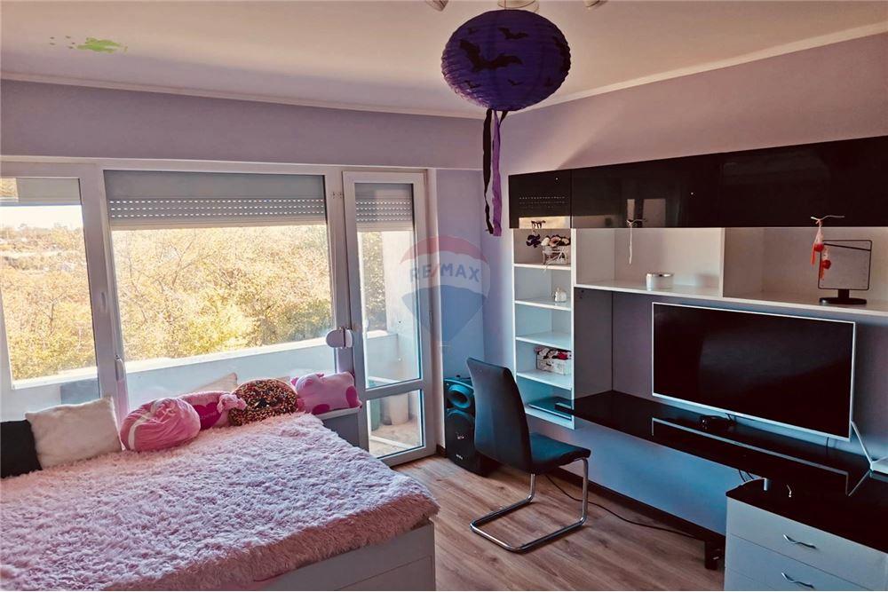 Апартамент - За продажба - гр. Балчик, Област Добрич, България - Просторен и уютен хол с изход към открита просторна тераса - Всекидневна - 360321025-246