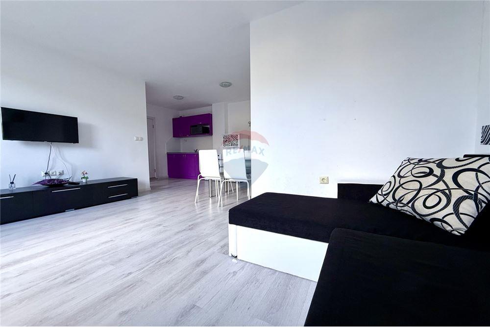 Апартамент - Под наем - гр. Балчик, Област Добрич, България - Просторна всекидневна с кухненски бокс и трапезария с изход към открита тераса - Всекидневна/Трапезария - 360321025-232