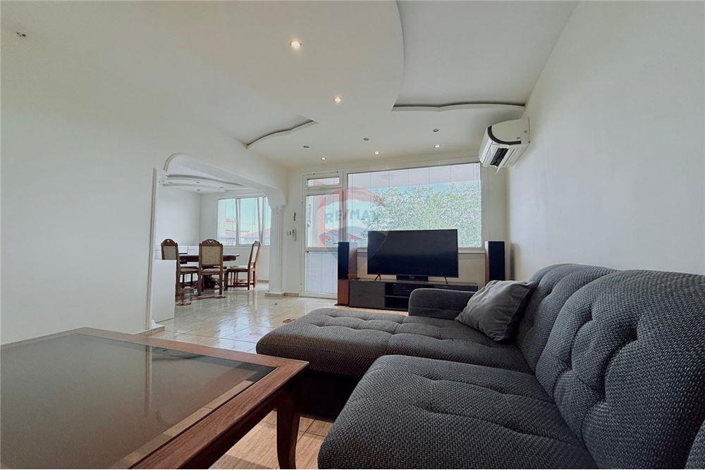 Апартамент - Под наем - гр. Варна, Област Варна, България - Слънчева всекидневна и трапезария с изход към просторна открита тераса - Всекидневна/Трапезария - 360321025-244