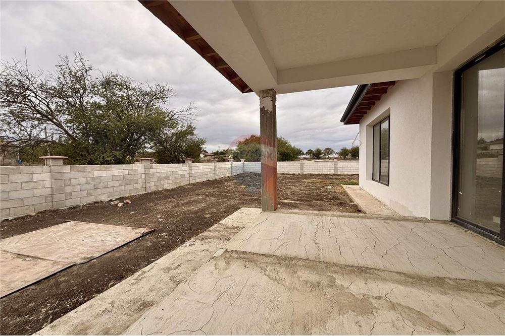 Селска къща - За продажба - с. Соколово, Област Добрич, България - Просторна открита веранда с достъп от дсекидневна - Тераса - 360321025-241