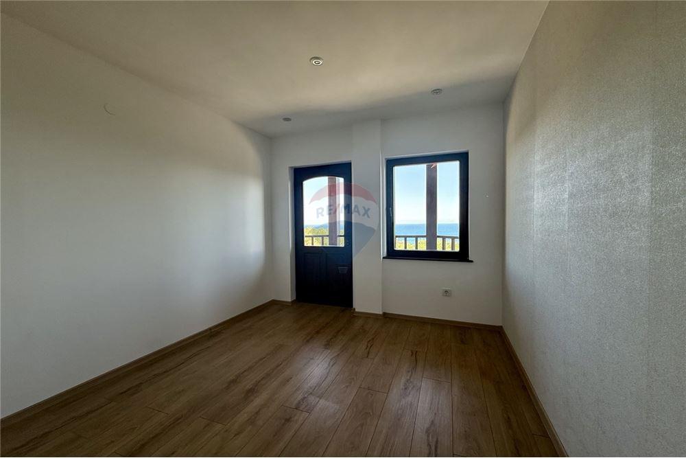 Вила - За продажба - гр. Балчик, Област Добрич, България - Втора спалня с изход към открита обща тераса с панорамна морска гледка/ етаж 2 - Спалня - 360321025-236