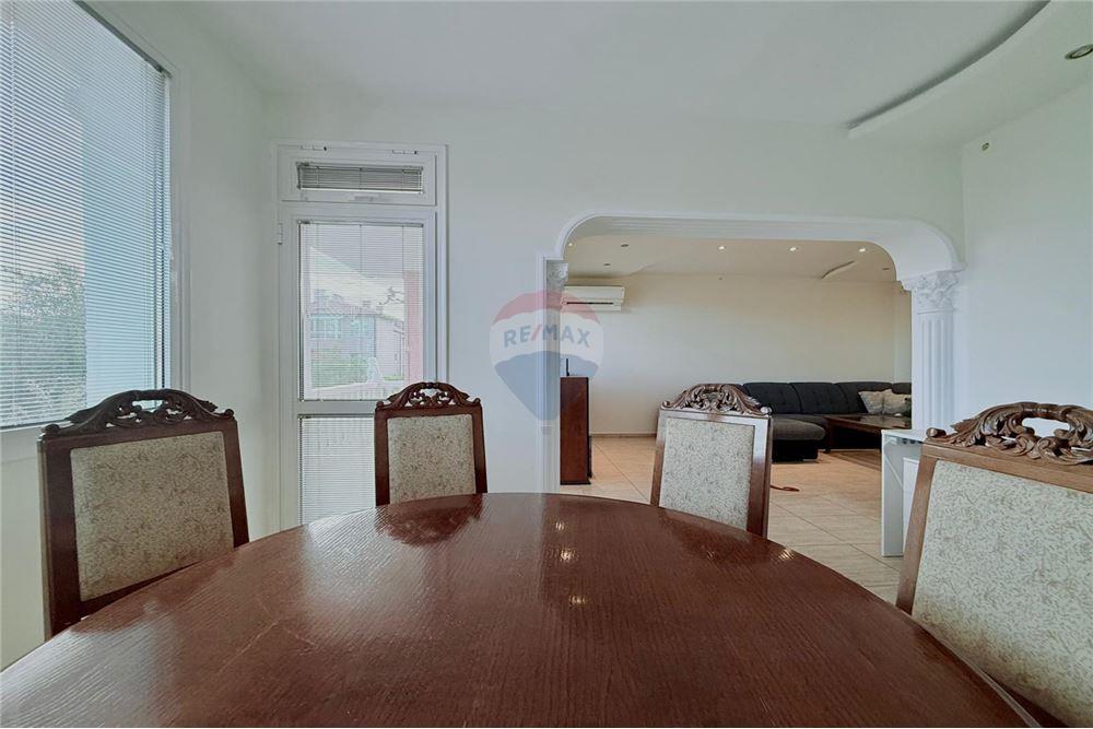 Апартамент - Под наем - гр. Варна, Област Варна, България - Слънчева всекидневна и трапезария с изход към просторна открита тераса - Всекидневна/Трапезария - 360321025-244