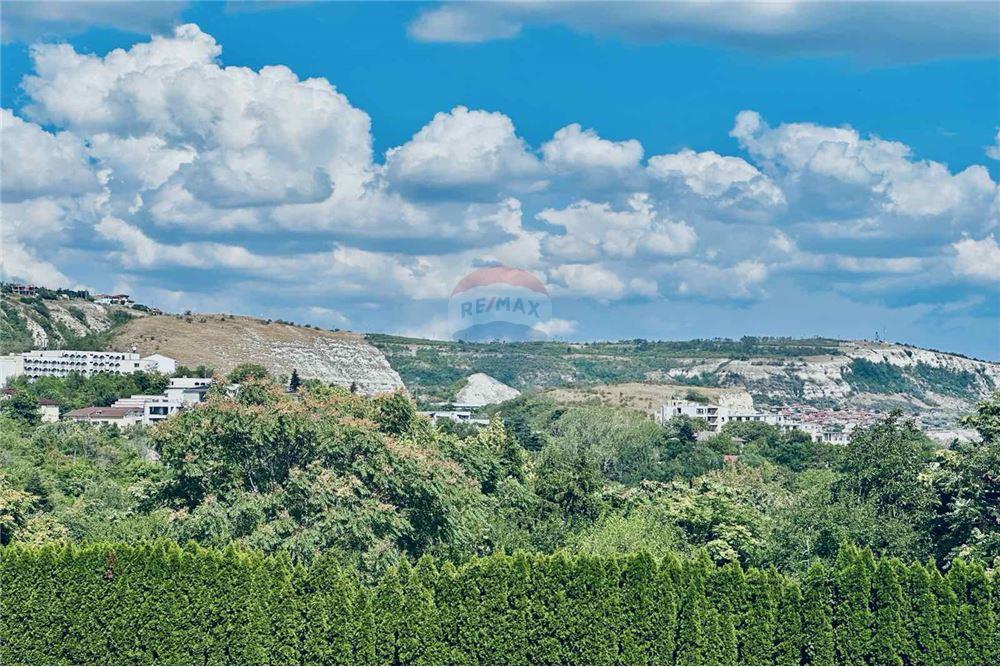 Апартамент - За продажба - гр. Балчик, Област Добрич, България - Общи части и аранжиран двор с басейн - Друга - 360321025-235