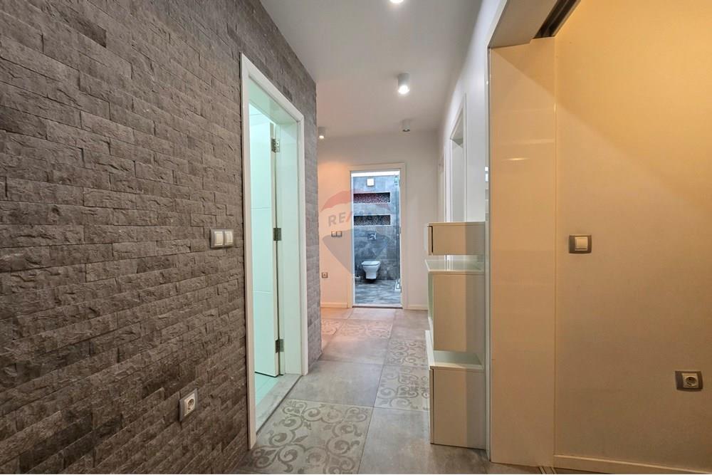 Appartement - Vente - гр. Варна, Област Варна, България - 25.jpg - Vestibule - 360471023-37