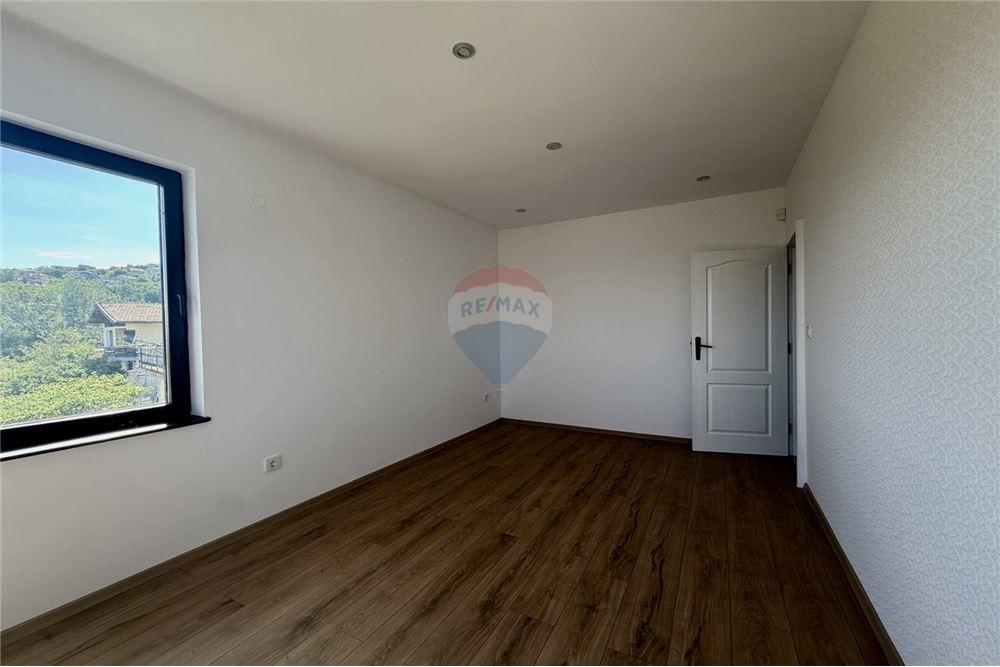 Вила - За продажба - гр. Балчик, Област Добрич, България - Трета спалня с баня с вана и тоалетна в едно помещение към нея и с изход към открита обща тераса с панорамна морска гледка/ етаж - Спалня - 360321025-236