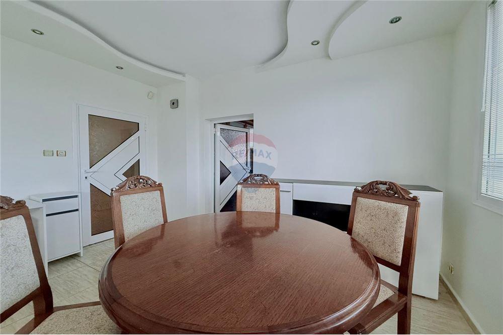 Апартамент - Под наем - гр. Варна, Област Варна, България - Слънчева всекидневна и трапезария с изход към просторна открита тераса - Всекидневна/Трапезария - 360321025-244