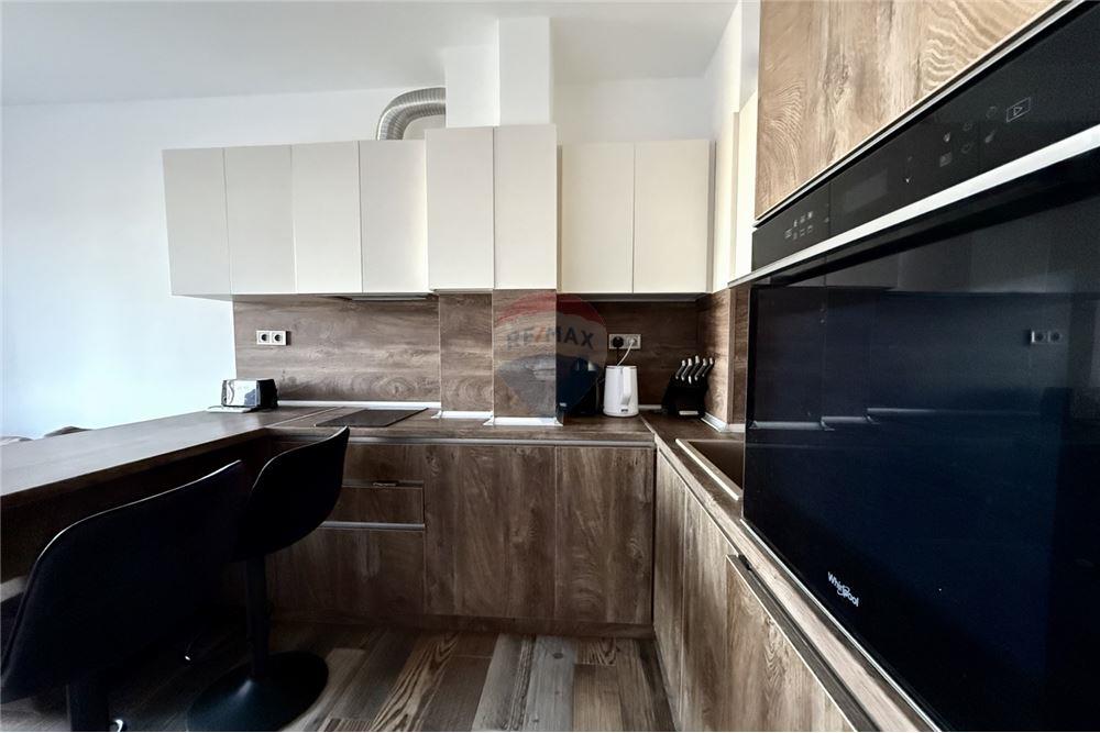 Апартамент - За продажба - гр. Балчик, Област Добрич, България - Просторна всекидневна с кухненски бокс и трапезария с излаз към открита тераса /изток/ с живописна панорамна гледка към морето и - Всекидневна/Трапезария - 360321025-235