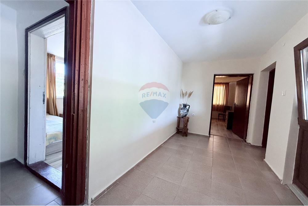 Имение - За продажба - с. Аспарухово, Област Варна, България - Антре и коридор/ етаж 2 - Коридор - 360321025-228