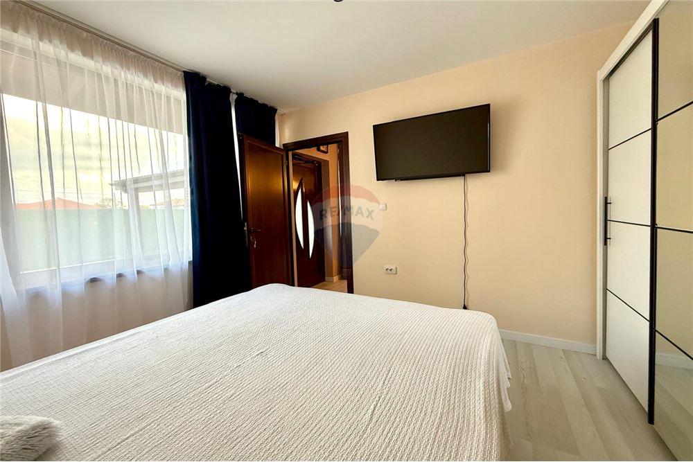 Градска къща - За продажба - гр. Балчик, Област Добрич, България - Първа спалня с баня и тоалетна към нея - Спалня - 360321025-245