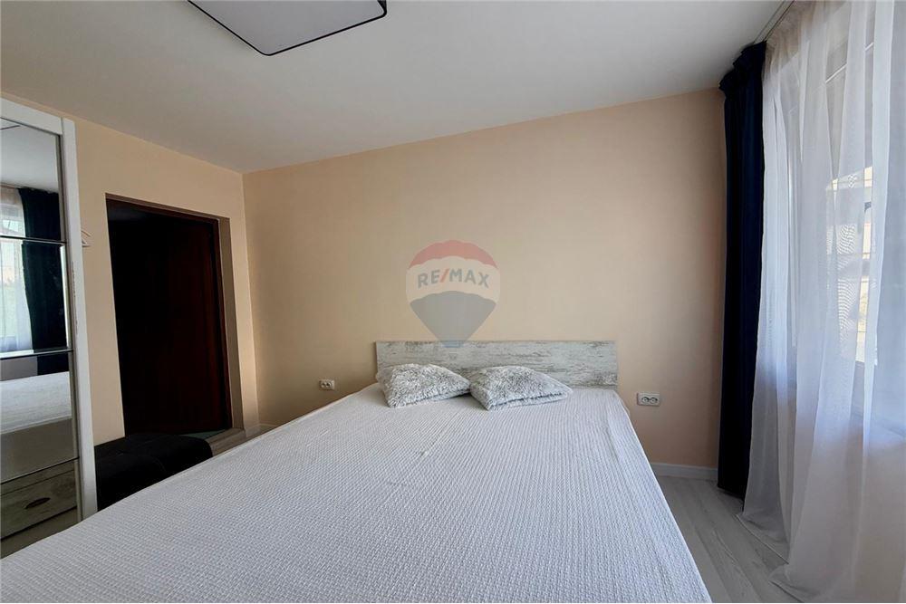 Градска къща - За продажба - гр. Балчик, Област Добрич, България - Първа спалня с баня и тоалетна към нея - Спалня - 360321025-245