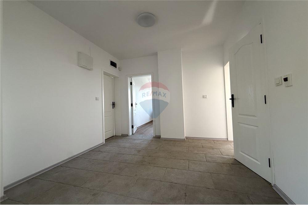 Вила - За продажба - гр. Балчик, Област Добрич, България - Просторен функционален коридор/ етаж 2 - Коридор - 360321025-236