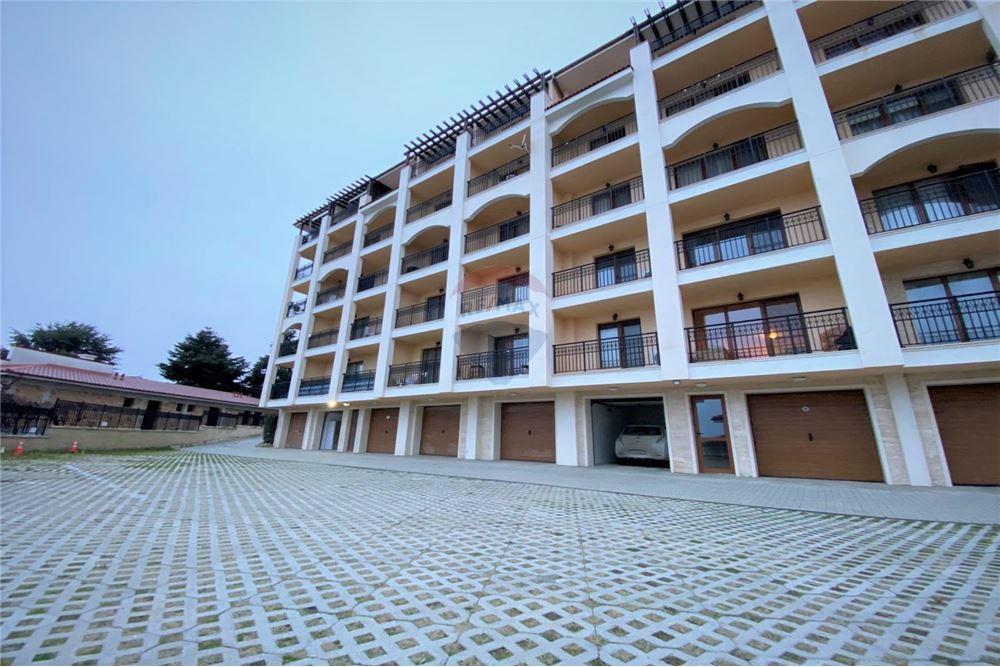 Апартамент - Под наем - к.к. Чайка, Област Варна, България - Двор на комплекса и общи части - Двор - 360321025-242