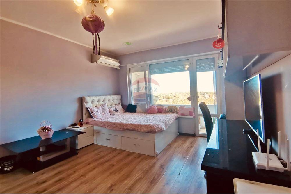 Апартамент - За продажба - гр. Балчик, Област Добрич, България - Просторен и уютен хол с изход към открита просторна тераса - Всекидневна - 360321025-246