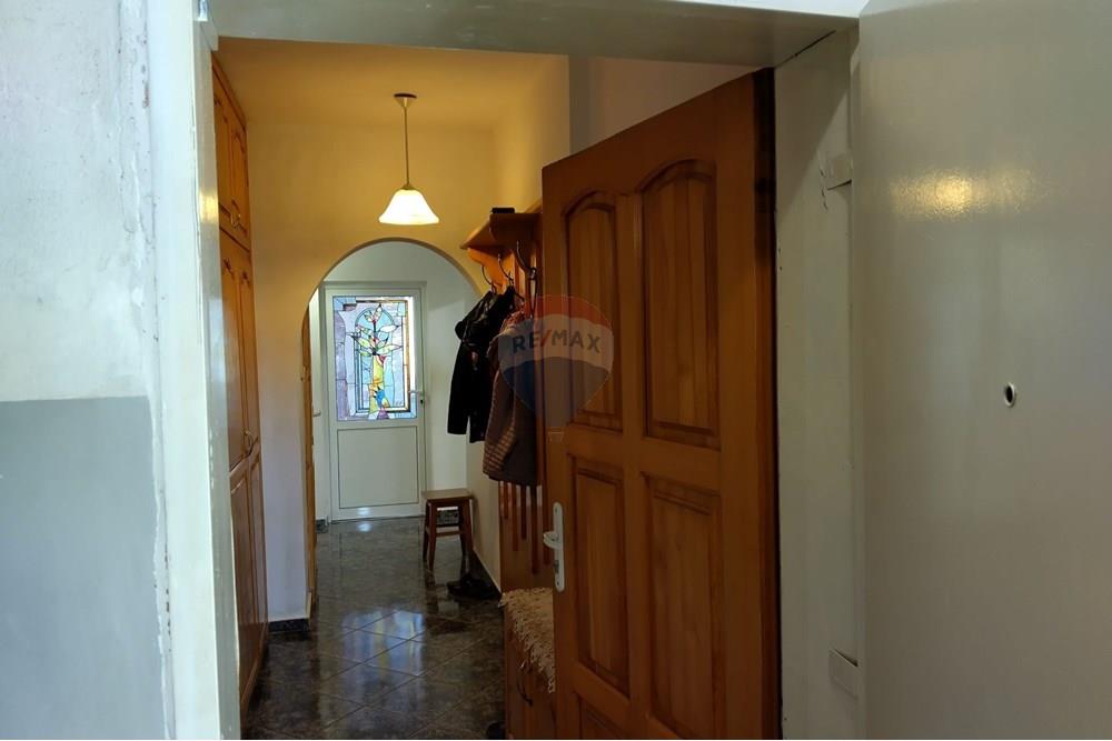 Апартамент - За продажба - гр. Варна, Област Варна, България - Коридор.jpg - 360331033-24