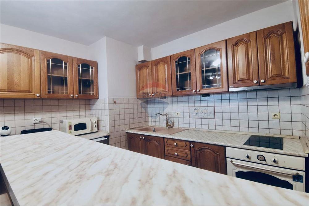 Апартамент - Под наем - гр. Варна, Област Варна, България - Слънчева всекидневна и трапезария с кухненски бокс  и изход към закрита оборудвана тераса /северозападна - Всекидневна/Трапезария - 360321025-248