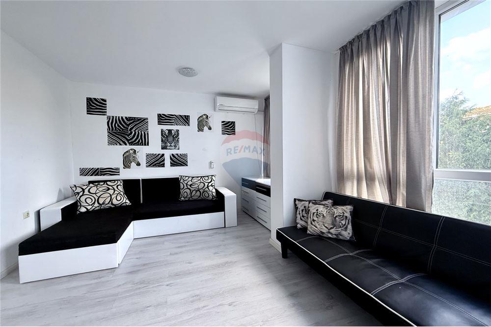 Апартамент - Под наем - гр. Балчик, Област Добрич, България - Просторна всекидневна с кухненски бокс и трапезария с изход към открита тераса - Всекидневна/Трапезария - 360321025-232