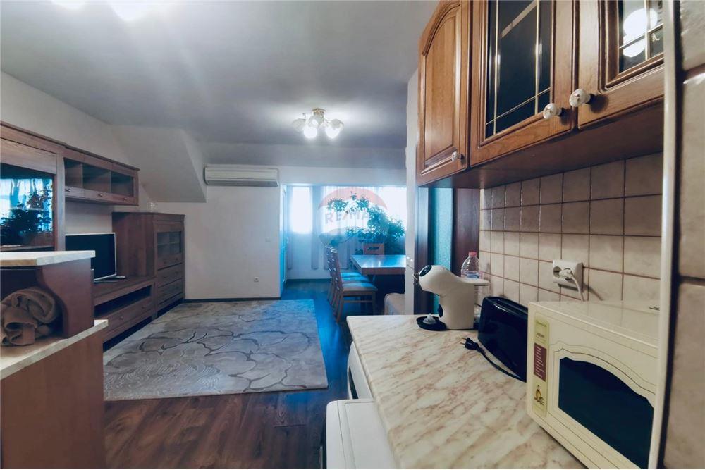 Апартамент - Под наем - гр. Варна, Област Варна, България - Слънчева всекидневна и трапезария с кухненски бокс  и изход към закрита оборудвана тераса /северозападна - Всекидневна/Трапезария - 360321025-248