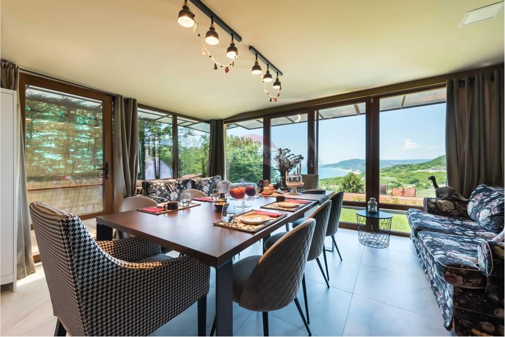 Вила - За продажба - гр. Балчик, Област Добрич, България - всекидневна 2.jpg - Всекидневна/Трапезария - 360321028-120