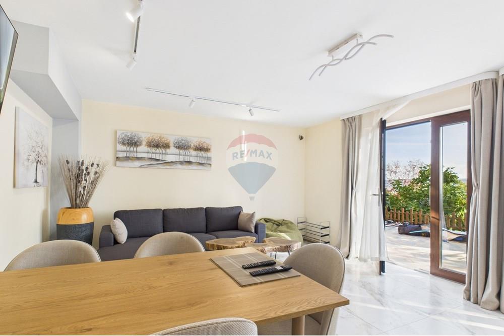 Градска къща - За продажба - гр. Балчик, Област Добрич, България - CAM02224G0-PR0274-STILL007.jpg - Всекидневна/Трапезария - 360321001-509