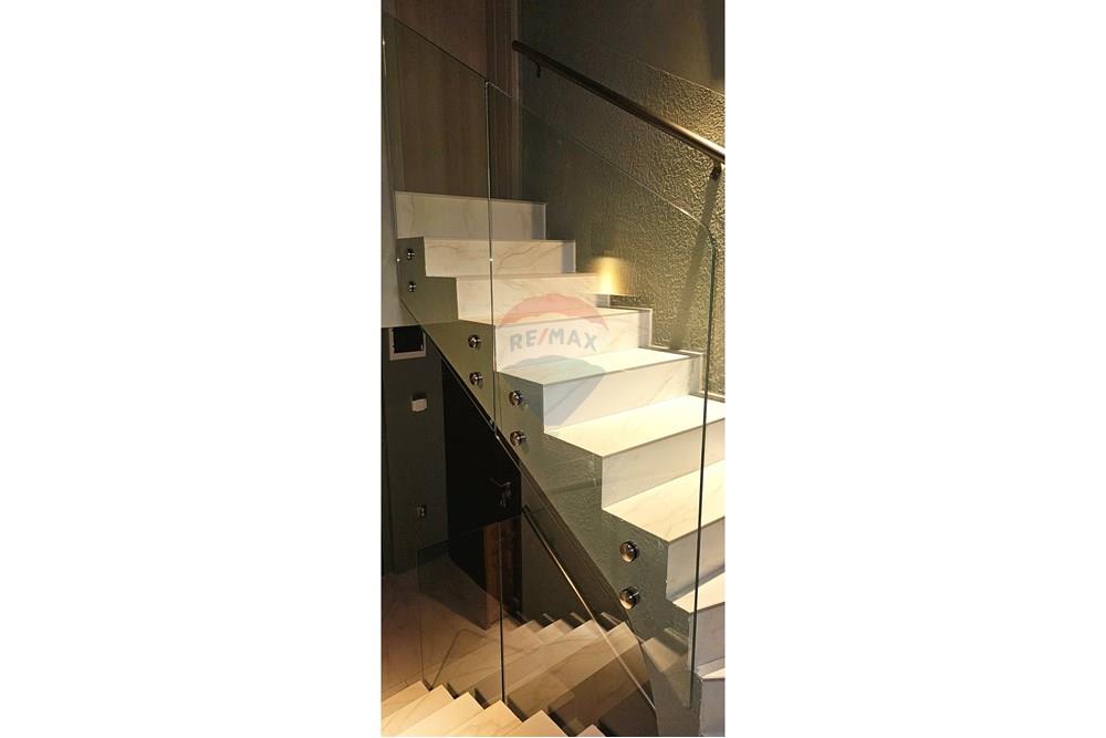 Вила - За продажба - гр. Балчик, Област Добрич, България - стълбище 2.jpg - Спалня - 360321028-120