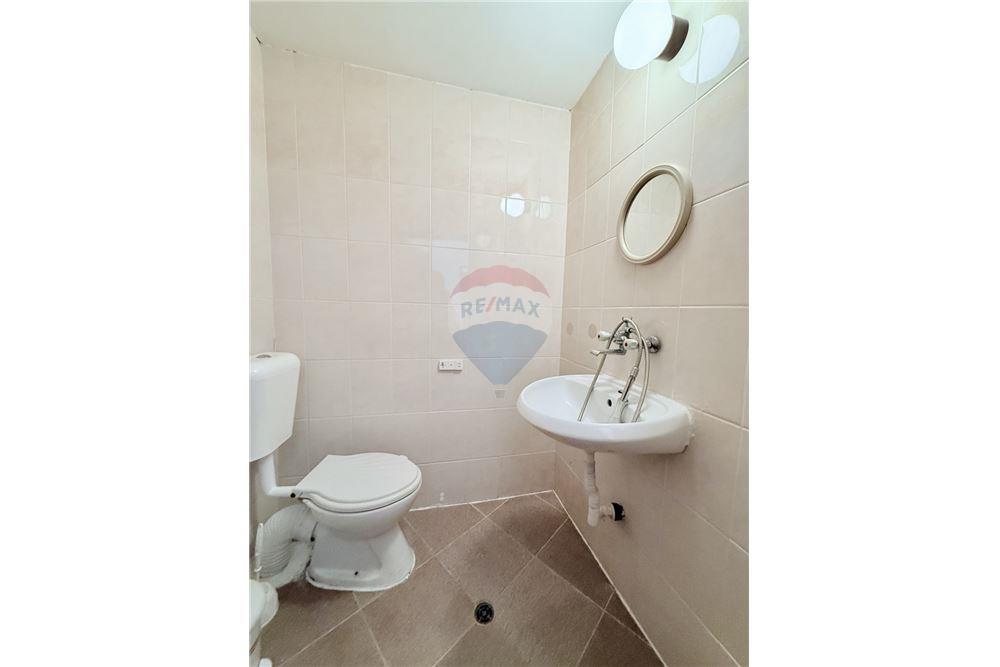 Имение - За продажба - с. Аспарухово, Област Варна, България - Баня и тоалетна в едно помещение към пета спалня/ етаж 2 - Баня - 360321025-228