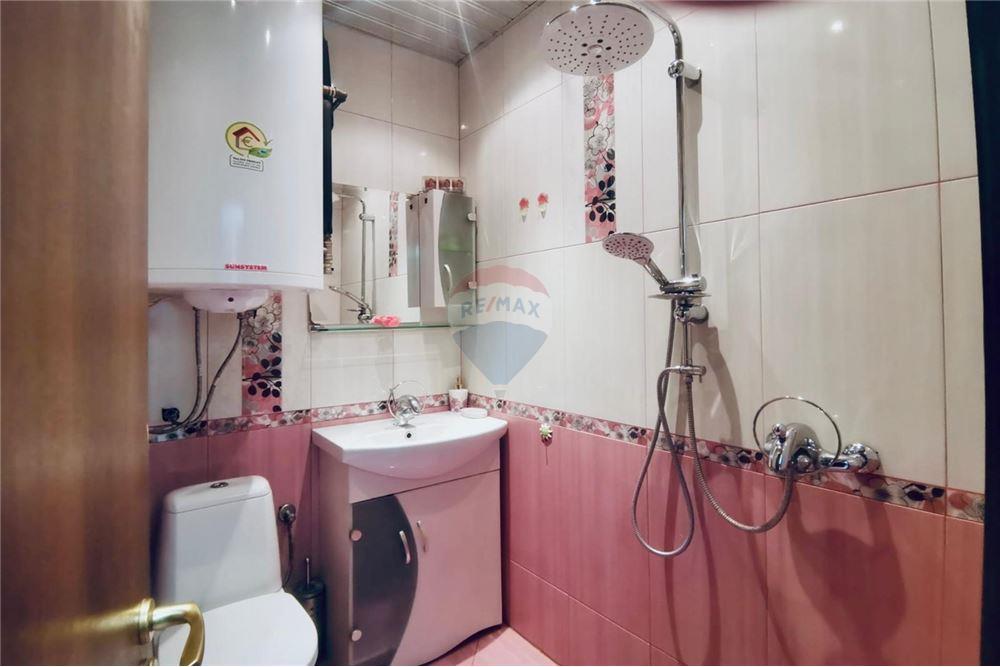 Апартамент - Под наем - гр. Варна, Област Варна, България - Баня  и тоалетна в едно помещение - Баня - 360321025-248