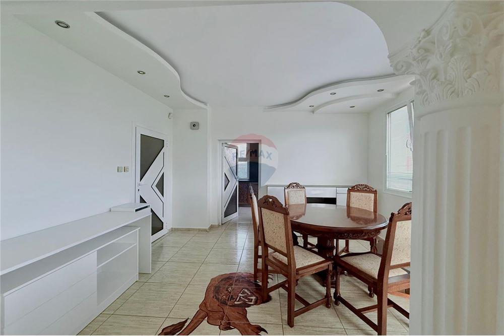 Апартамент - Под наем - гр. Варна, Област Варна, България - Слънчева всекидневна и трапезария с изход към просторна открита тераса - Всекидневна/Трапезария - 360321025-244