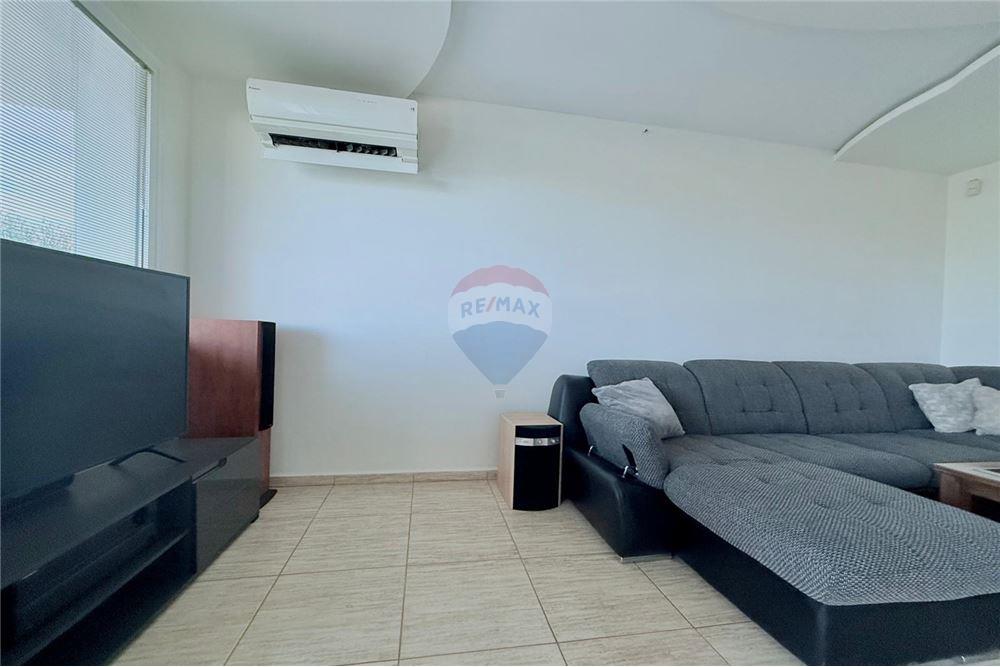 Апартамент - Под наем - гр. Варна, Област Варна, България - Слънчева всекидневна и трапезария с изход към просторна открита тераса - Всекидневна/Трапезария - 360321025-244