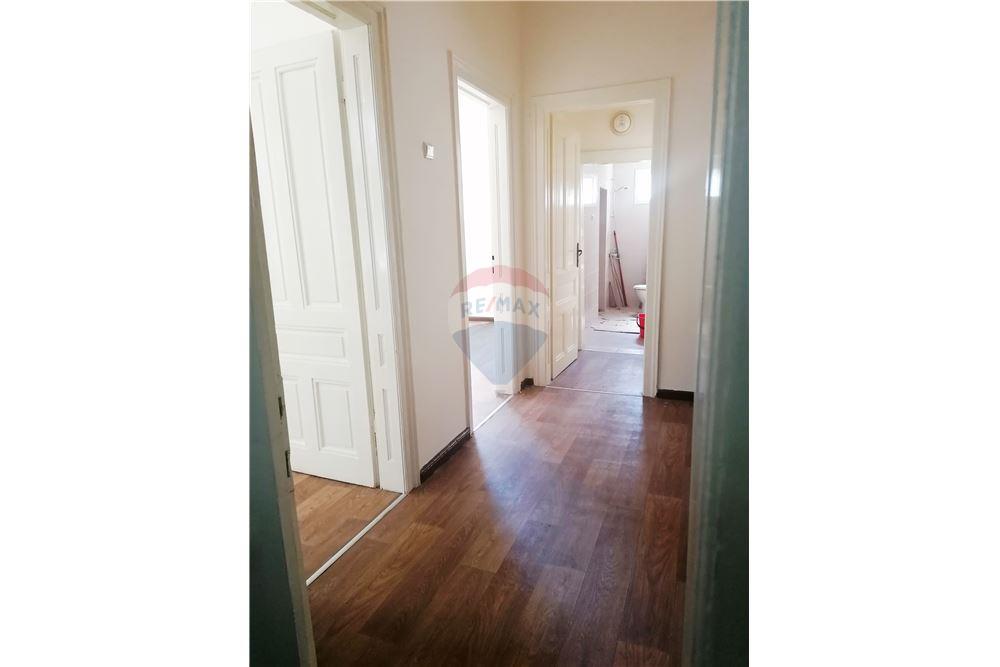 Етаж от къща - Под наем - гр. Пловдив, Област Пловдив, България - вестибюл - Фоайе - 360261002-246