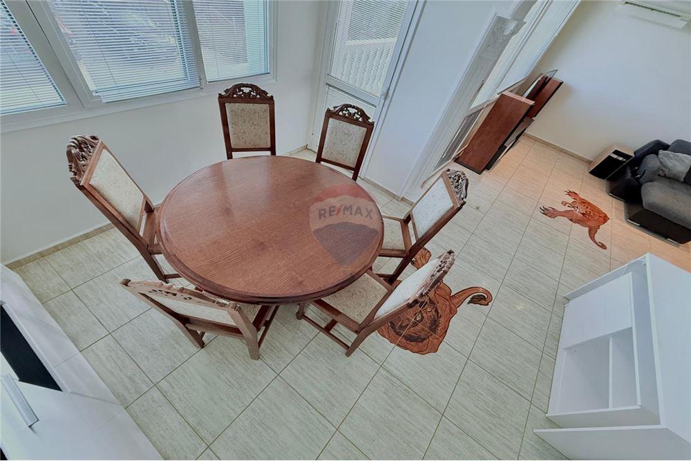 Апартамент - Под наем - гр. Варна, Област Варна, България - Слънчева всекидневна и трапезария с изход към просторна открита тераса - Всекидневна/Трапезария - 360321025-244