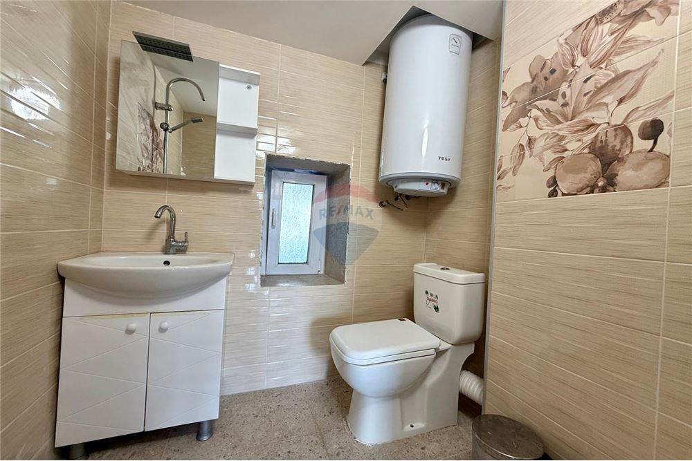 Градска къща - За продажба - гр. Балчик, Област Добрич, България - Баня и тоалетна в едно помещение - Баня - 360321025-245