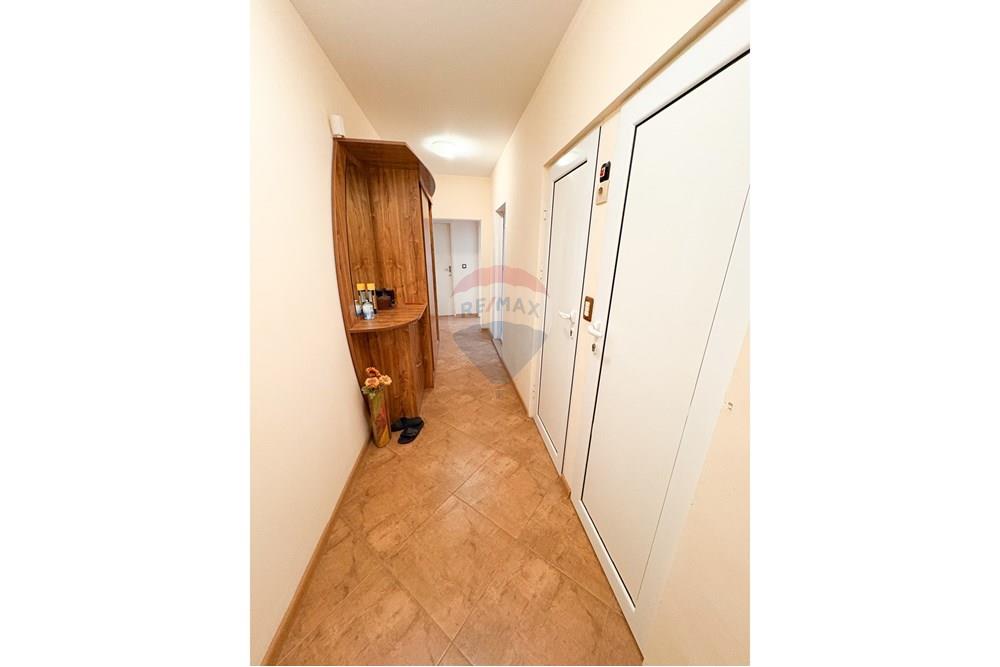 Апартамент - Под наем - гр. Варна, Област Варна, България - image00001.jpeg - Коридор - 360471029-7