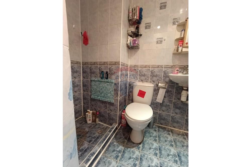 Апартамент - За продажба - гр. Добрич, Област Добрич, България - 37d60b63-73e7-4a0b-9ddd-d611364c1c0f.jpeg - Баня с душ кабина - 360301017-92