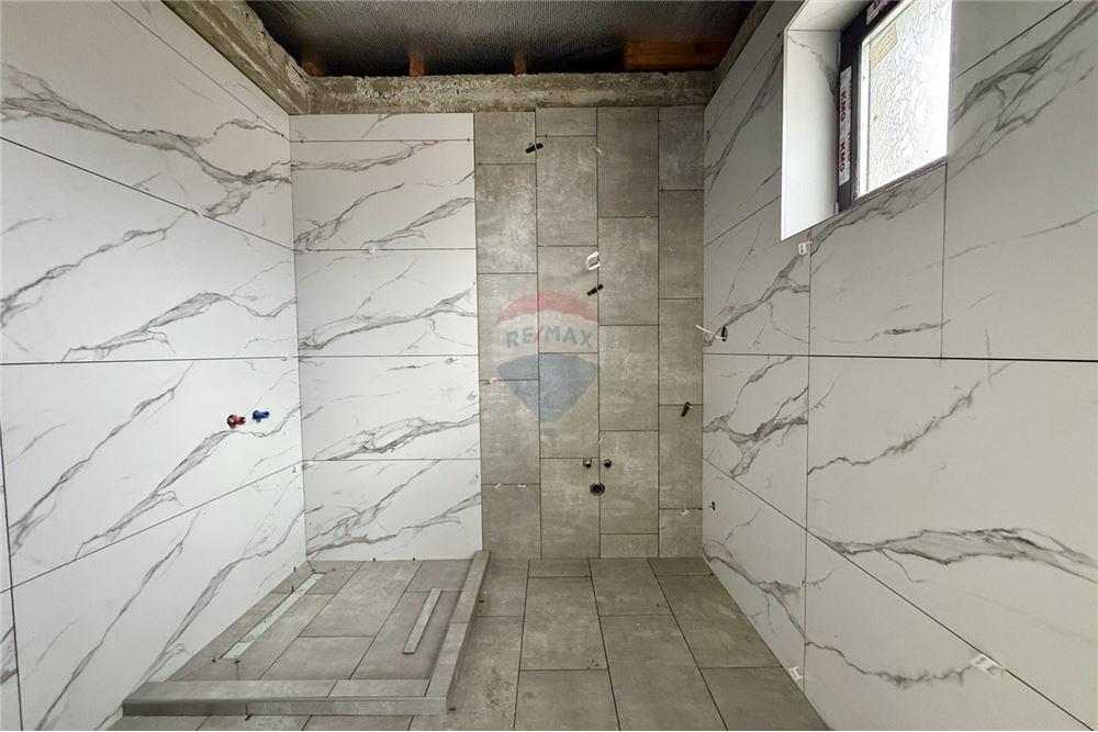 Селска къща - За продажба - с. Соколово, Област Добрич, България - Баня и тоалетна в едно помещение към втора спалня - Баня - 360321025-241