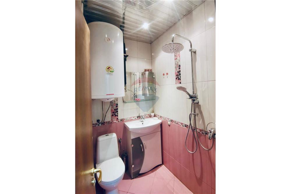 Апартамент - Под наем - гр. Варна, Област Варна, България - Баня  и тоалетна в едно помещение - Баня - 360321025-248