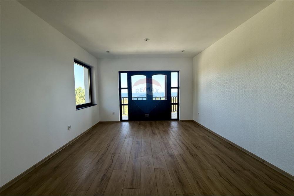 Вила - За продажба - гр. Балчик, Област Добрич, България - Първа спалня с баня и тоалетна в едно помещение към нея и с изход към открита обща тераса с панорамна морска гледка/ етаж 2 - Спалня - 360321025-236