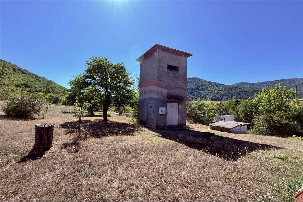 Имение - За продажба - с. Аспарухово, Област Варна, България - Трафопост - Вътрешен двор - 360321025-228