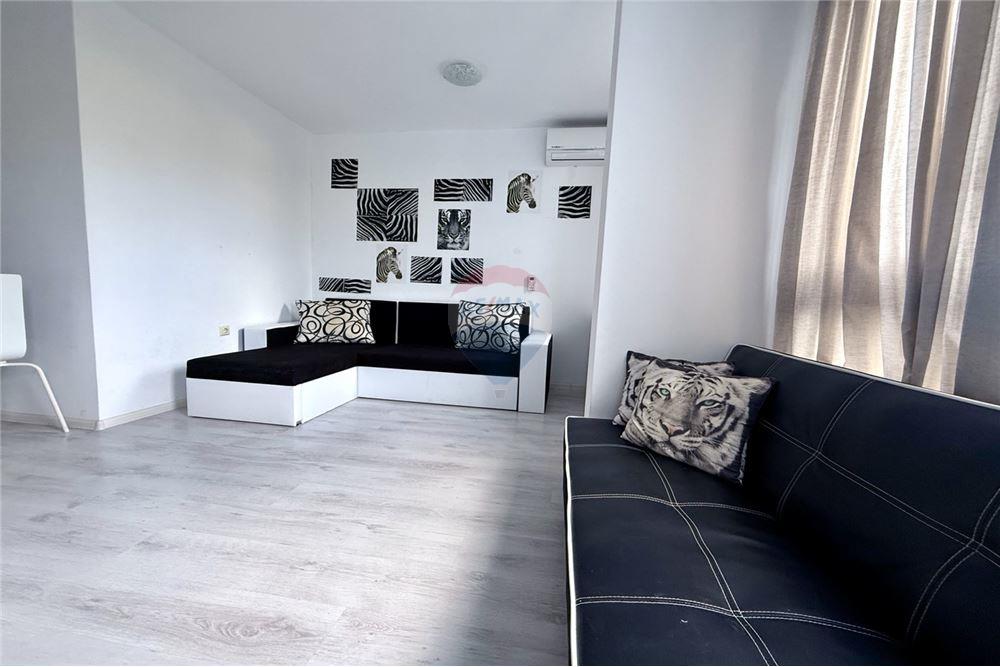 Апартамент - Под наем - гр. Балчик, Област Добрич, България - Просторна всекидневна с кухненски бокс и трапезария с изход към открита тераса - Всекидневна/Трапезария - 360321025-232