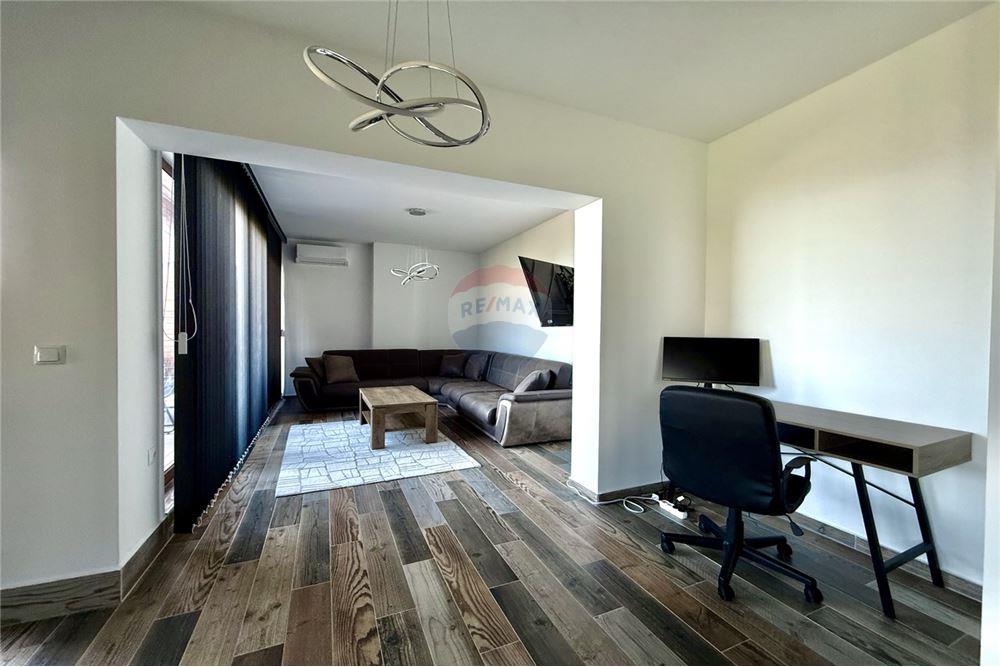 Апартамент - За продажба - гр. Балчик, Област Добрич, България - Просторна всекидневна с кухненски бокс и трапезария с излаз към открита тераса /изток/ с живописна панорамна гледка към морето и - Всекидневна/Трапезария - 360321025-234