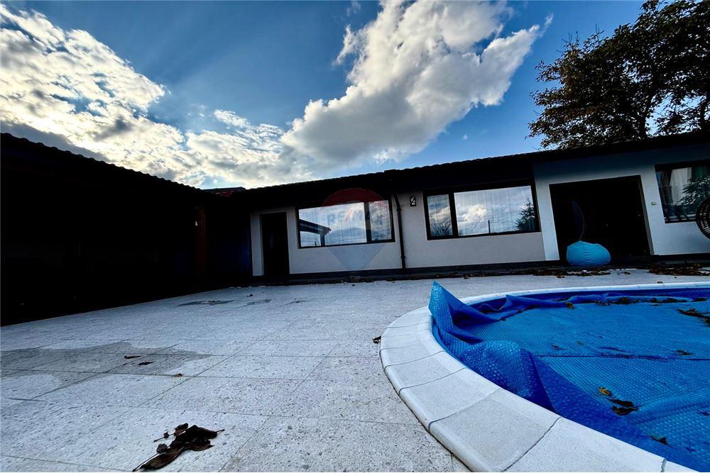 Градска къща - За продажба - гр. Балчик, Област Добрич, България - Озеленен и аранжиран двор с релакс зона, барбекю и басейн - Двор - 360321025-245