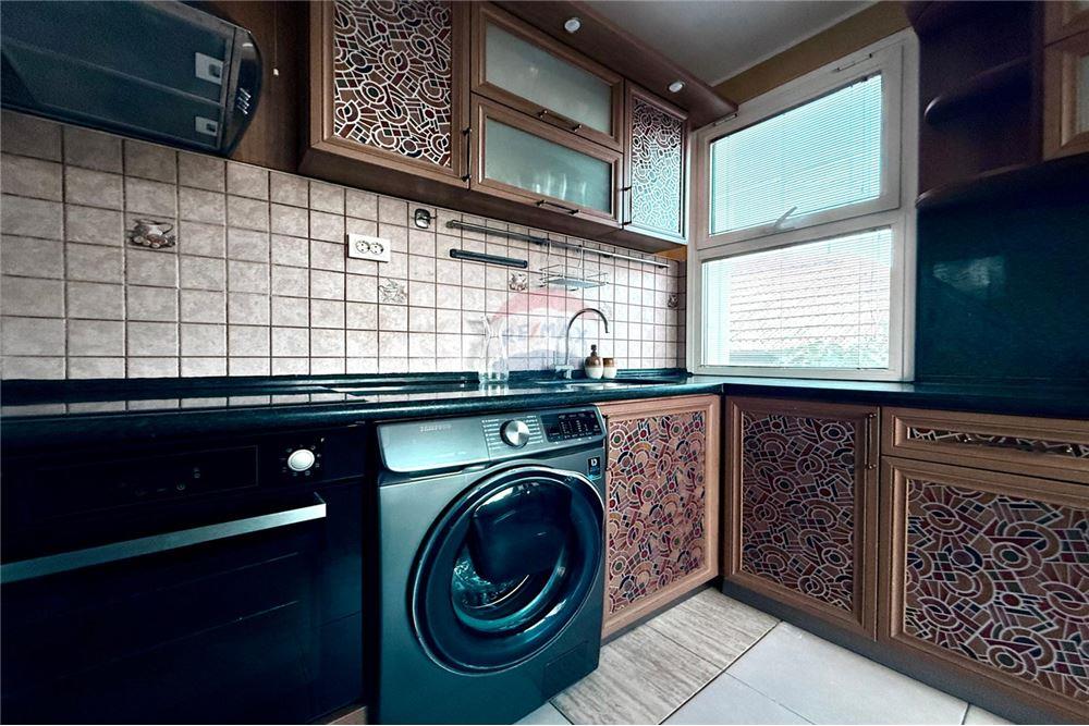 Апартамент - Под наем - гр. Варна, Област Варна, България - Функционално оборудвана кухня с изход към малка открита тераса - Кухня - 360321025-244